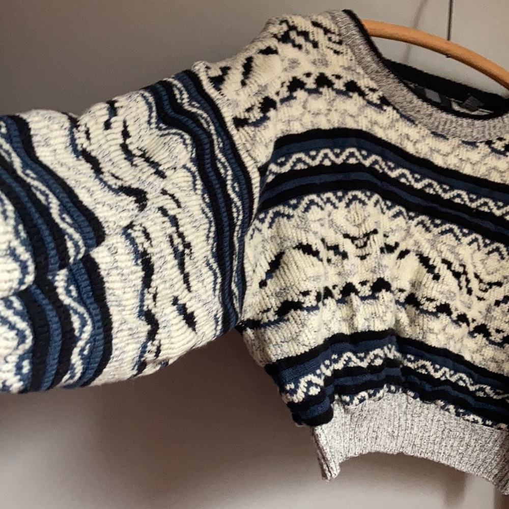 Cropped UO Sweater - Picture 2 of 5
